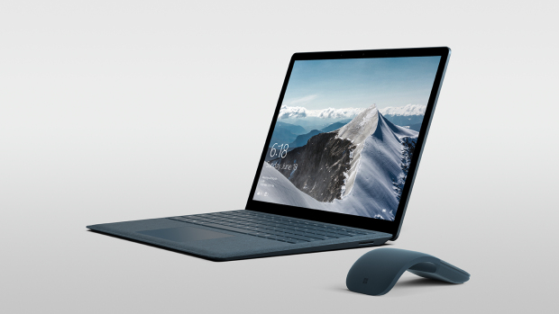 Surface Laptop und Arc-Maus(Bild: Microsoft)